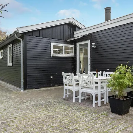 Сasa de vacaciones 2 Bedroom In Askeby